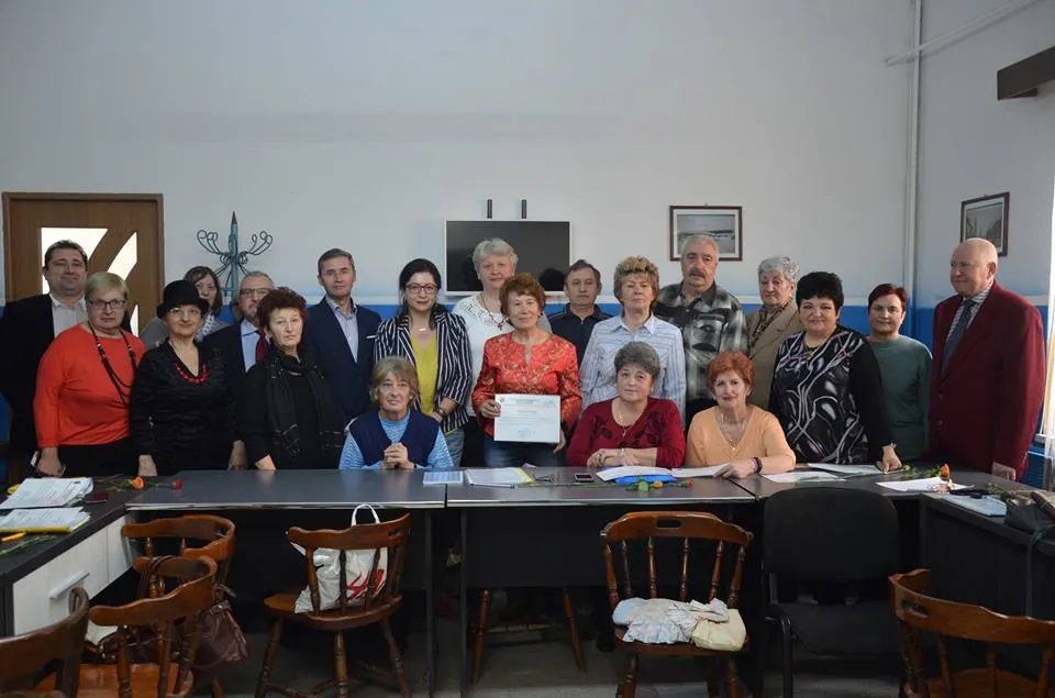 Zeci de seniori din Petroșani au absolvit cursurile de limba engleză
