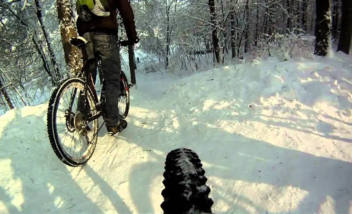 Inedit. Pedalează pe zăpadă pentru a ecologiza stațiunea montană Parâng