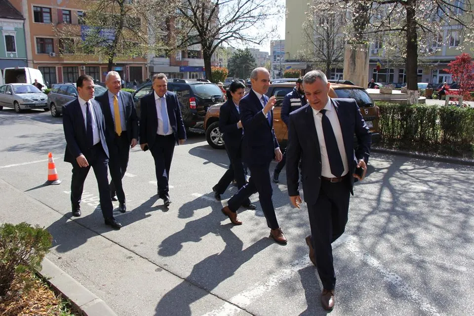 Ludovic Orban și mai mulți candidați PNL pentru Parlamentul European, prezenți la Deva