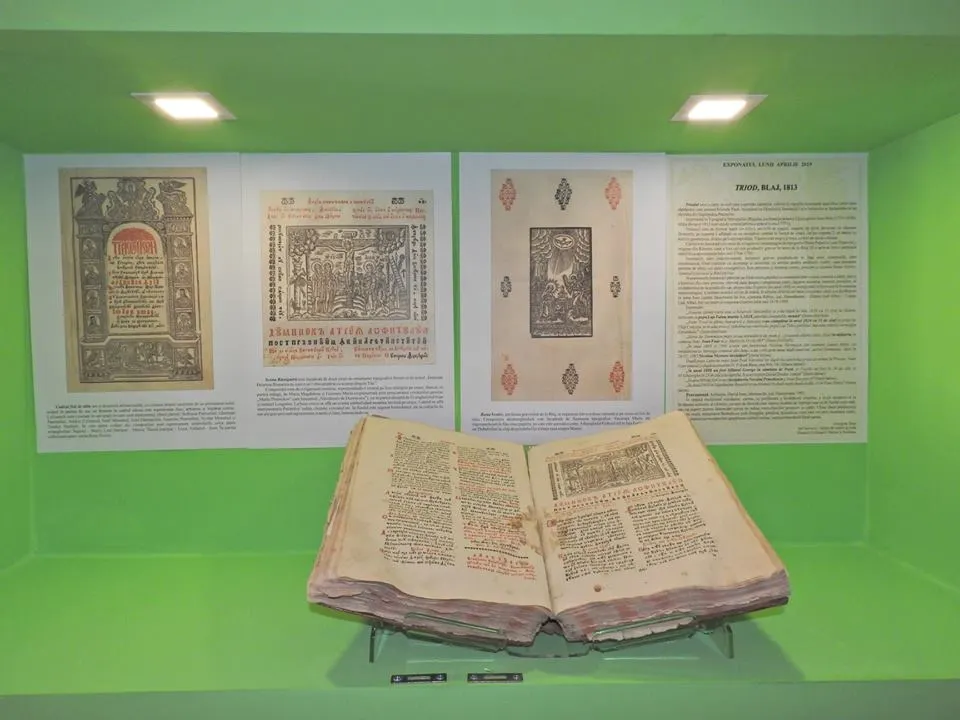 O carte religioasă veche este expusă, pe parcursul acestei luni, la muzeul din Deva
