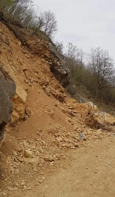Drumul judeţean Vărmaga -Banpotoc, tot închis din pricina alunecărilor de teren