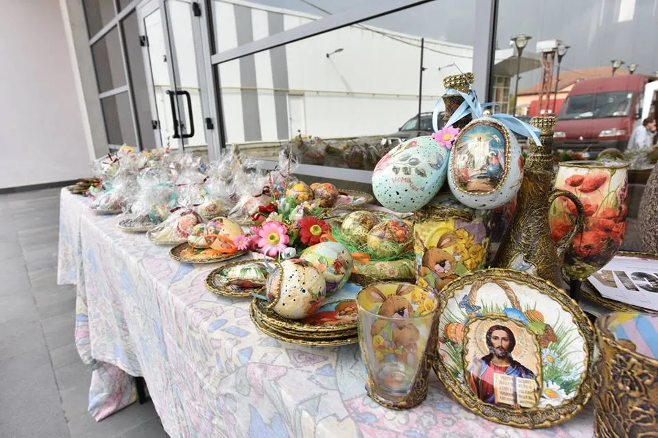 Târg de Paşte la Simeria. Produse tradiţionale şi handmade şi momente artistice