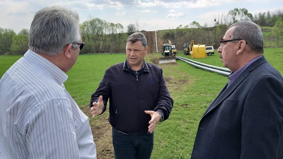 Lucrările la magistrala de gaz metan Mintia-Brad, inspectate de şefii judeţului