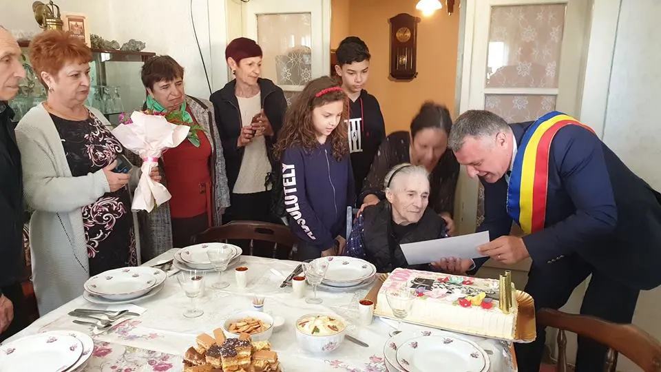 FOTO| Două devence, premiate la împlinirea unui secol de viaţă