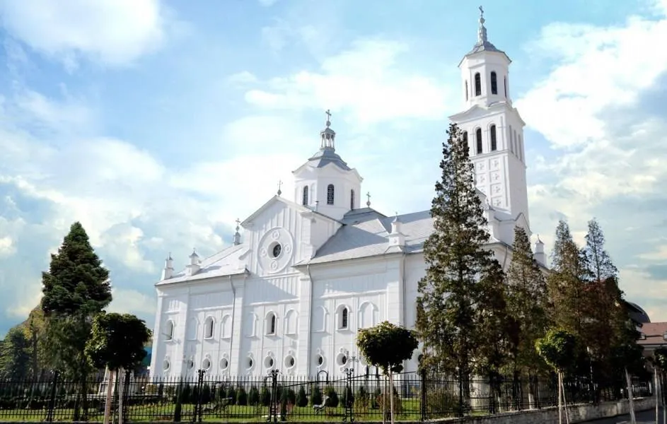 Trafic rutier închis în zona Catedralei Episcopale din Deva, de Înviere