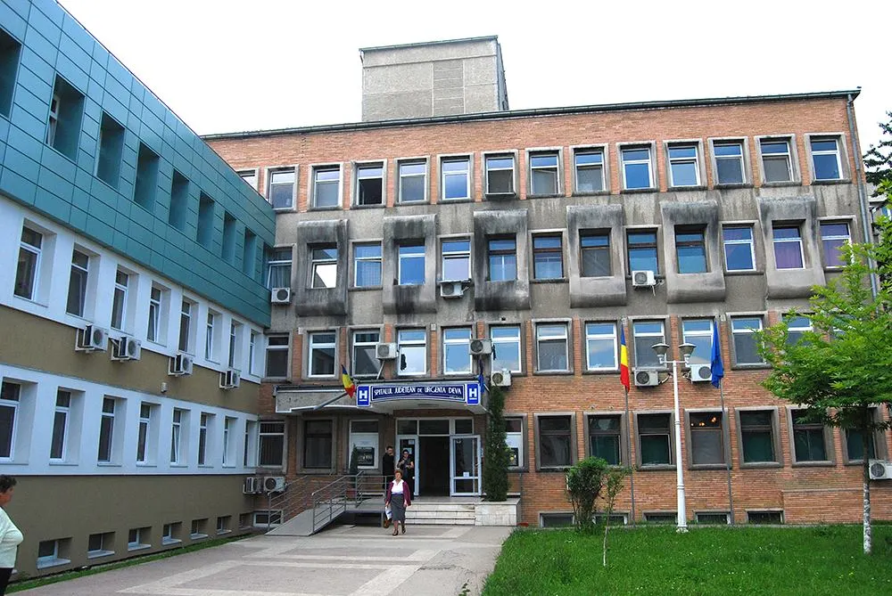 În așteptarea RMN-ului promis, la spitalul județean din Deva se pregătește spațiul în care va funcționa aparatul
