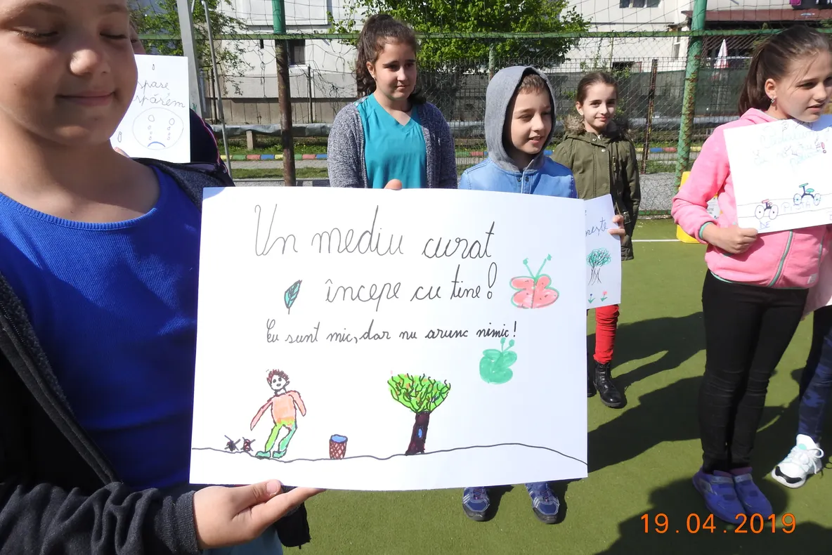 FOTO| “Ziua Pământului”, marcată de comisarii de la Garda de Mediu alături de copii