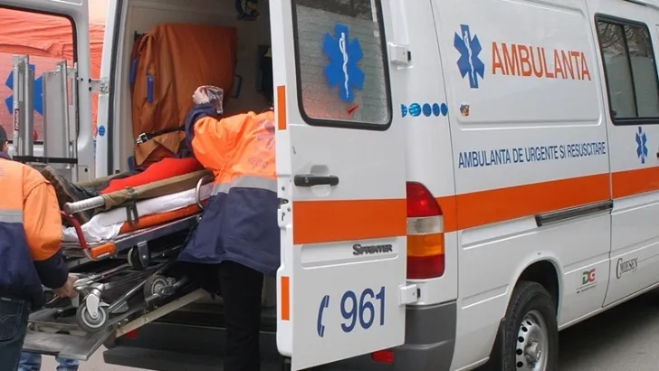 UPDATE: Bărbatul prins sub o placă de marmură la Simeria a murit la spital