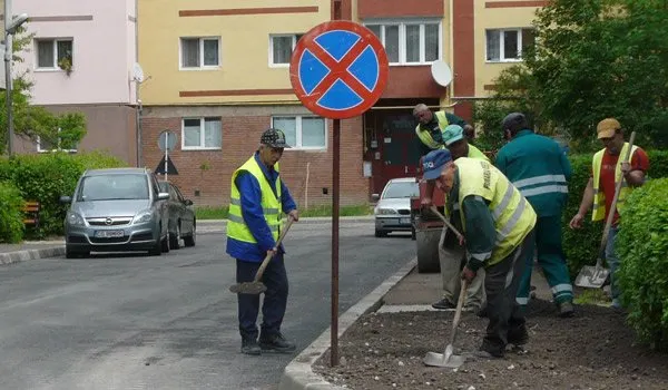 Beneficiarii ajutorului minim garantat, scoși la lucrările edilitare