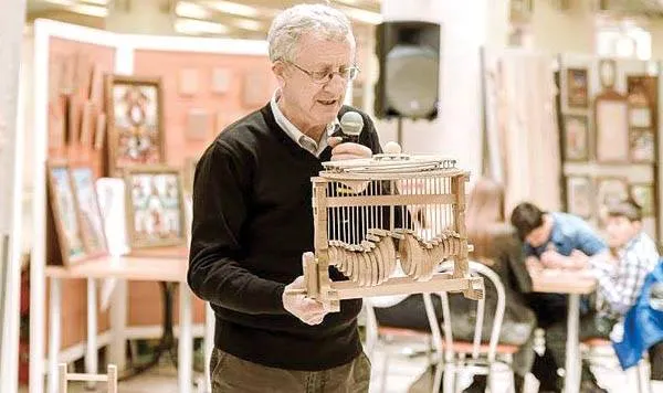 Profesorul hunedorean Mircea Lac și micii săi meșteșugari, invitați să susțină un program special la Summitul UE de la Sibiu