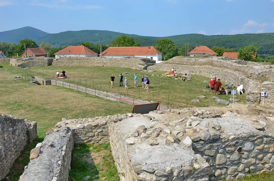 Fonduri europene pentru restaurarea Amfiteatrului de la Ulpia Traiana Sarmizegetusa