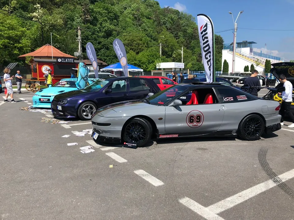 FOTO| Bolizi modificați, expuși la poalele Cetății din Deva