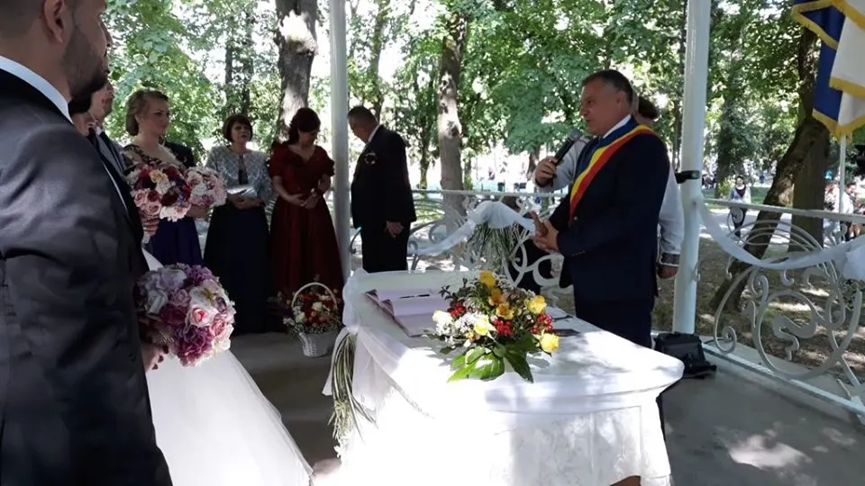 Cununii în aer liber, pe Cetatea Devei şi în parcul central al orașului