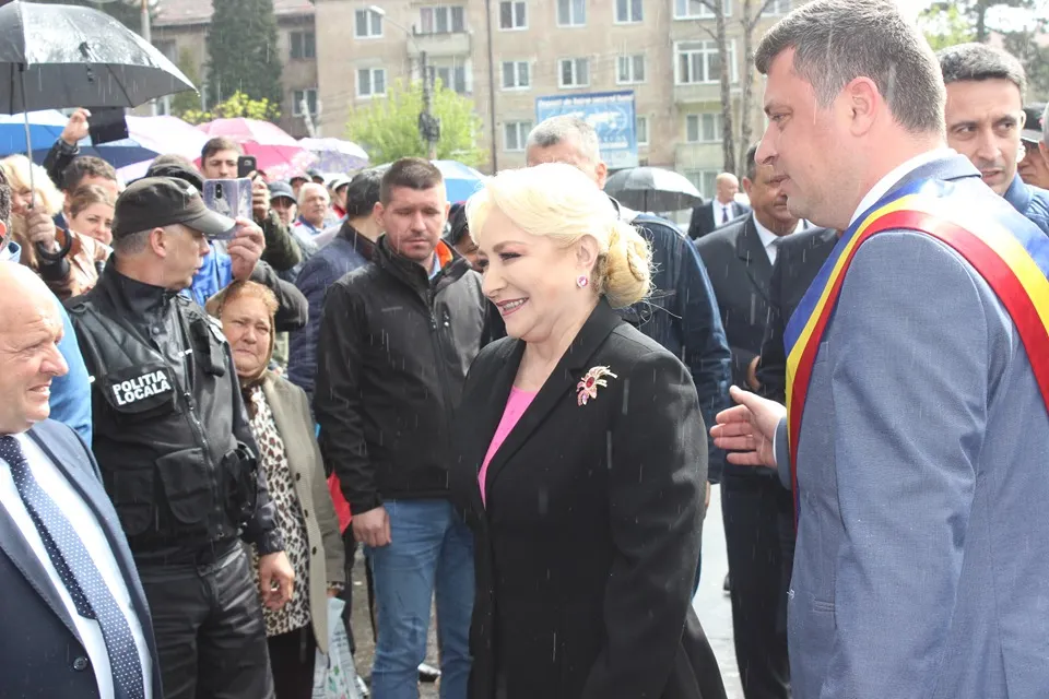 Viorica Dăncilă promite, la Lupeni, reluarea lucrărilor la drumul Câmpu lui Neag - Herculane