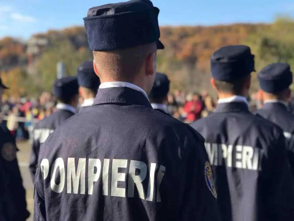 Au început înscrierile pentru școlile cu profil militar. Cererile se depun la ISU Hunedoara