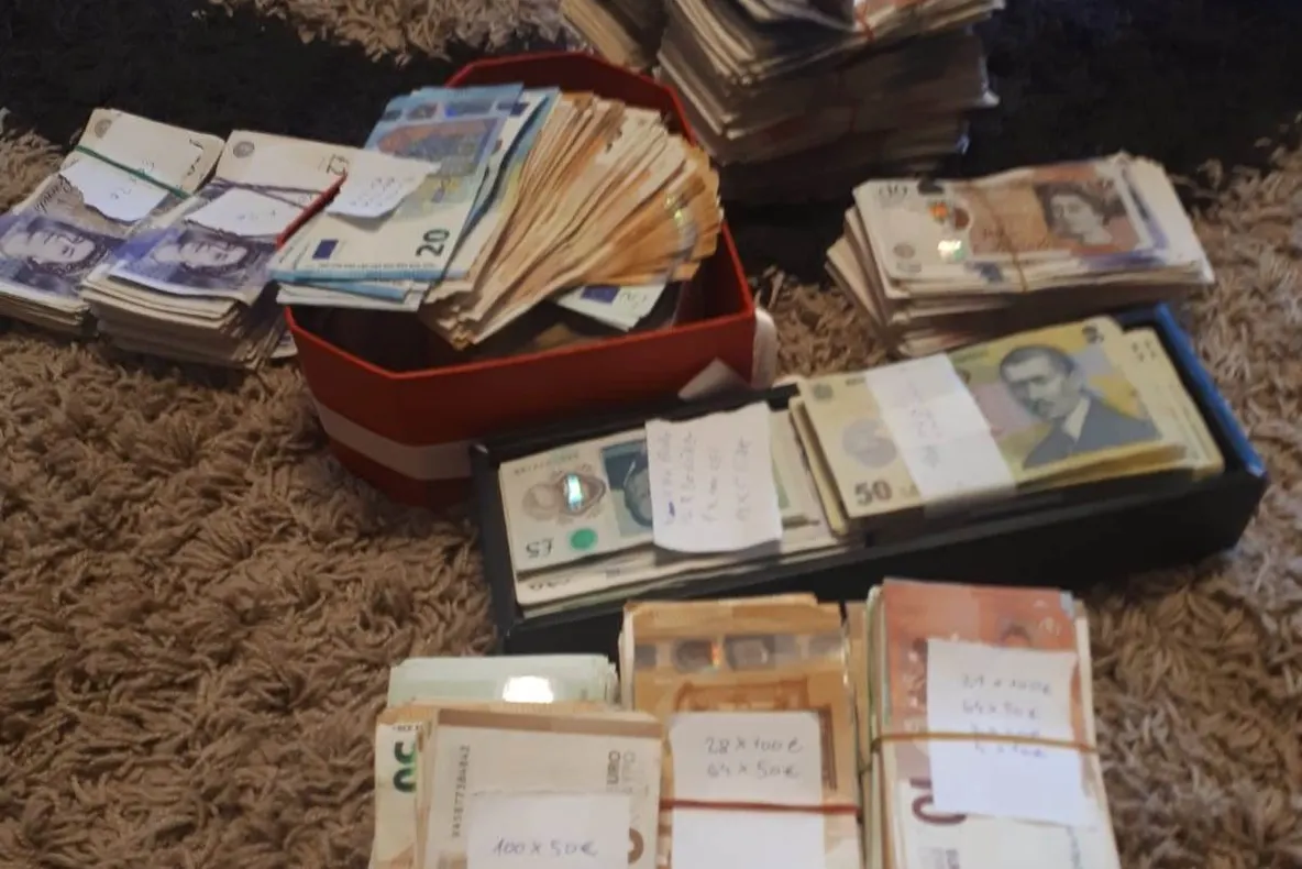 Două cartiere din Deva, curăţate de voluntari. Exemplu de mobilizare
