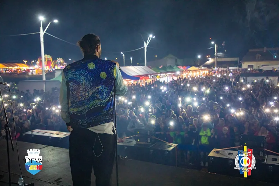 VIDEO| Se trage cortina peste „Zilele Devei”. Cum a fost, aseară, la concertul susținut de Smiley