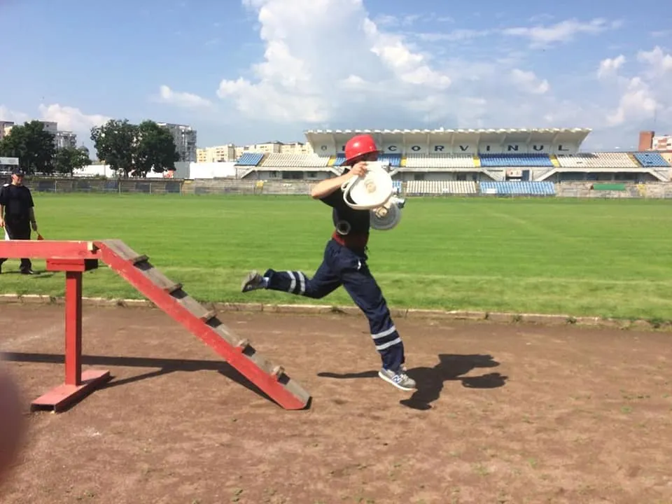 FOTO| Voluntarii în domeniul situaţiilor de urgenţă s-au întrecut în concurs