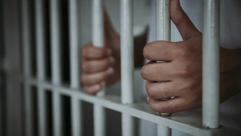 Deținutul care a atacat un agent al Penitenciarului Deva - “un cunoscut lider marcant al traficului de obiecte interzise”