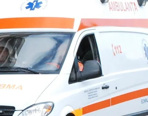 Mașină cu numere de Hunedoara, implicată într-un carambol în Vaslui. Și o Ambulanță, ce transporta un pacient, a fost „șifonată”
