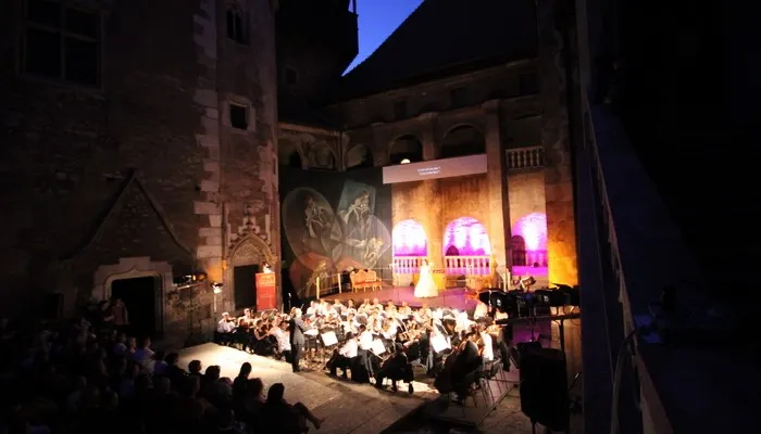 Hunedoara Lirică - festival de internațional de operă și muzică clasică are loc în Hunedoara
