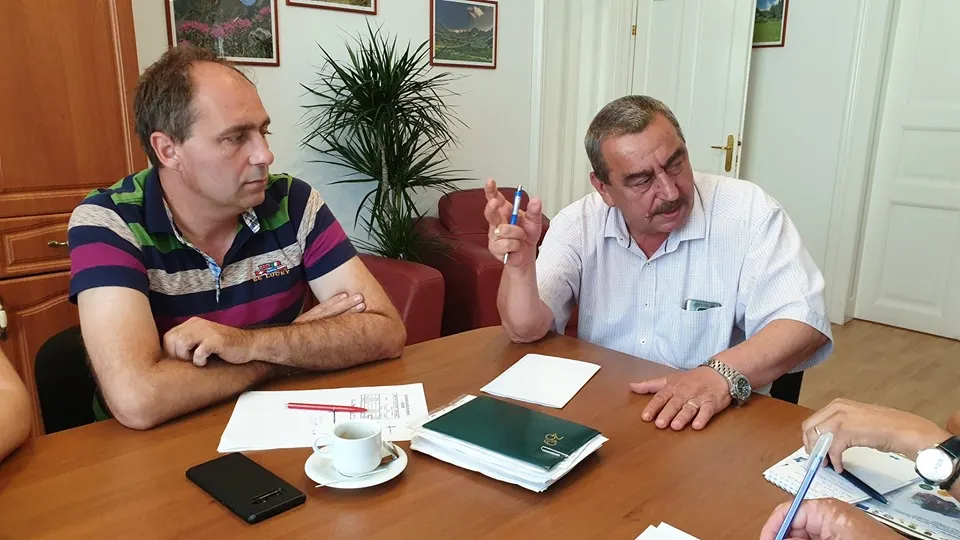 Conducerea CJ Hunedoara i-a cerut operatorului de salubritate să ridice gunoiul la timp