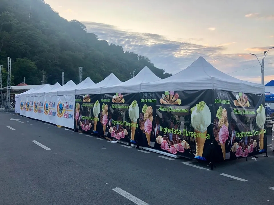 Delicii turceşti şi mediteraneene, la Deva. Festival culinar, în Piaţa Cetăţii până duminică seara