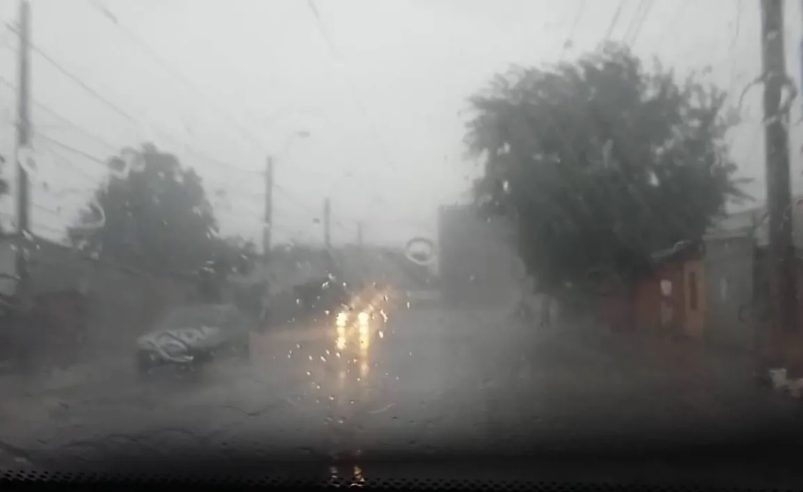Judeţul Hunedoara, sub Cod galben de ploi. Mai multe localităţi, sub avertizare nowcasting