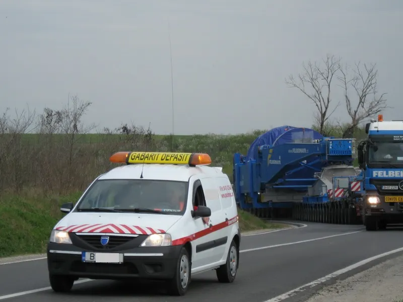 Atenţie, şoferi! Un transport agabaritic trece prin judeţul Hunedoara