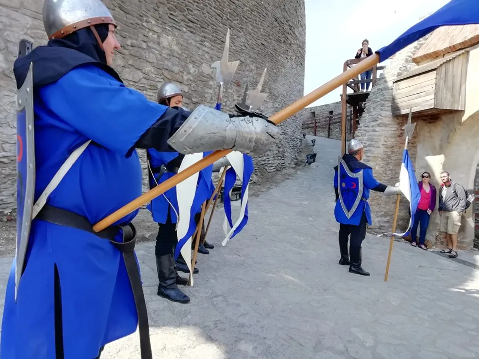 Cetatea Devei, animată de oșteni. Ultimul rond al Gardei, din luna august, sâmbătă, între zidurile fortăreței medievale