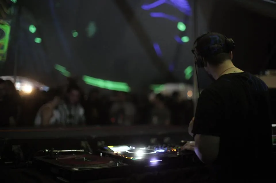 Începe „Cinciș Summer Fest”, unul dintre cele mai longevive festivaluri underground outdoor din vestul ţării