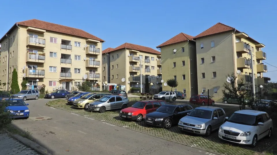 Veşti bune pentru locatarii blocurilor sociale din zona Zăvoi