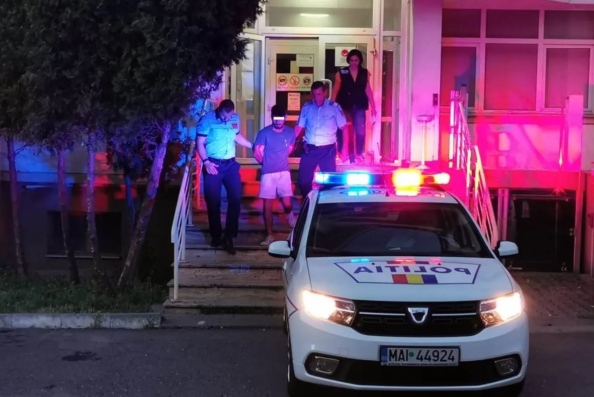 Tânăr reţinut de poliţişti, după ce a sustras o sumă de bani dintr-o mașină parcată în zona lacului Cinciş