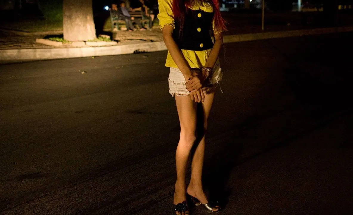 Prostituție încă de la o vârstă fragedă. La doar 15 ani, a vrut să își vândă trupul pe bani