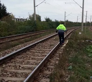 Tragedie pe calea ferată. Un bărbat a murit lovit de tren în stația CFR de la Vețel