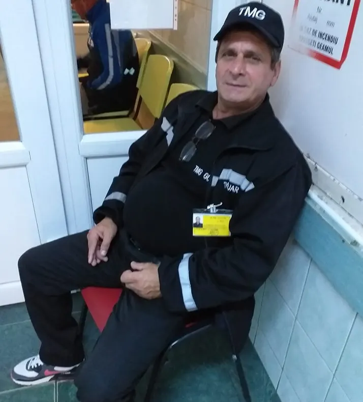 Gestul curajos al unui paznic de la spitalul din Deva care şi-a anunţat demisia pe Facebook. „Refuz să mai lucrez (...) deoarece văd, zilnic, bătaia de joc!”