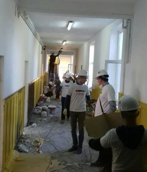 Școală renovată în doar două zile. Mobilizare generală, de dragul elevilor, la Romos