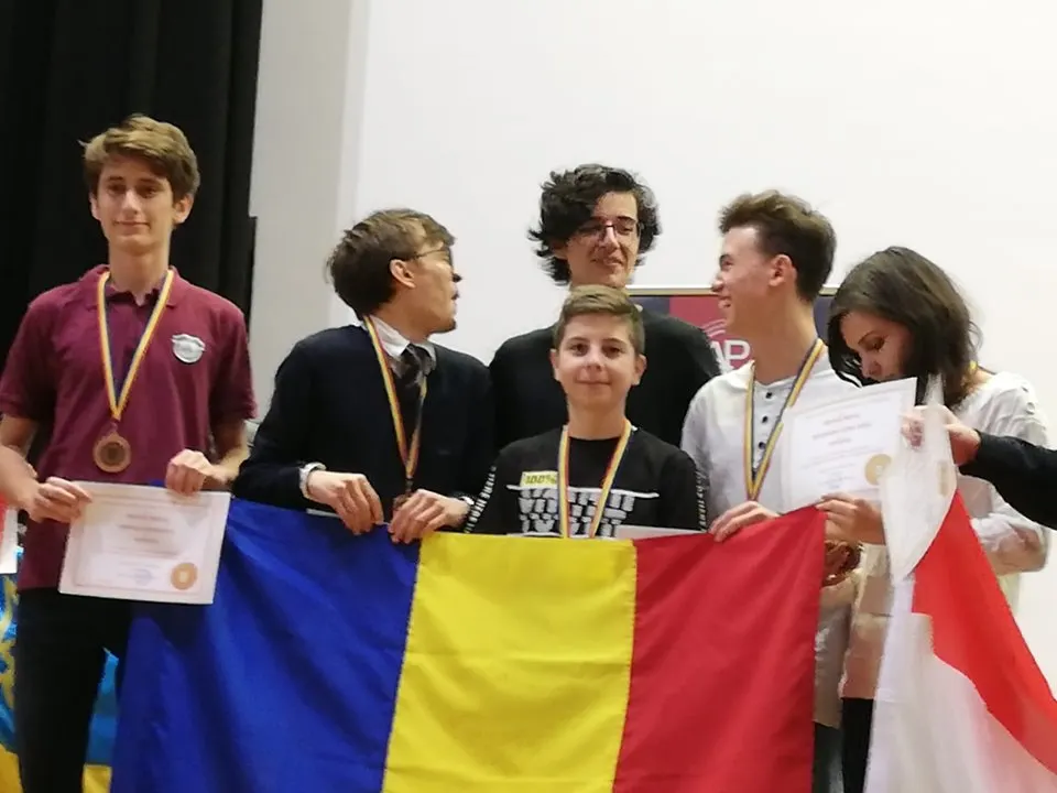 Elev din Orăştie, medaliat la un concurs internaţional de informatică pentru seniori