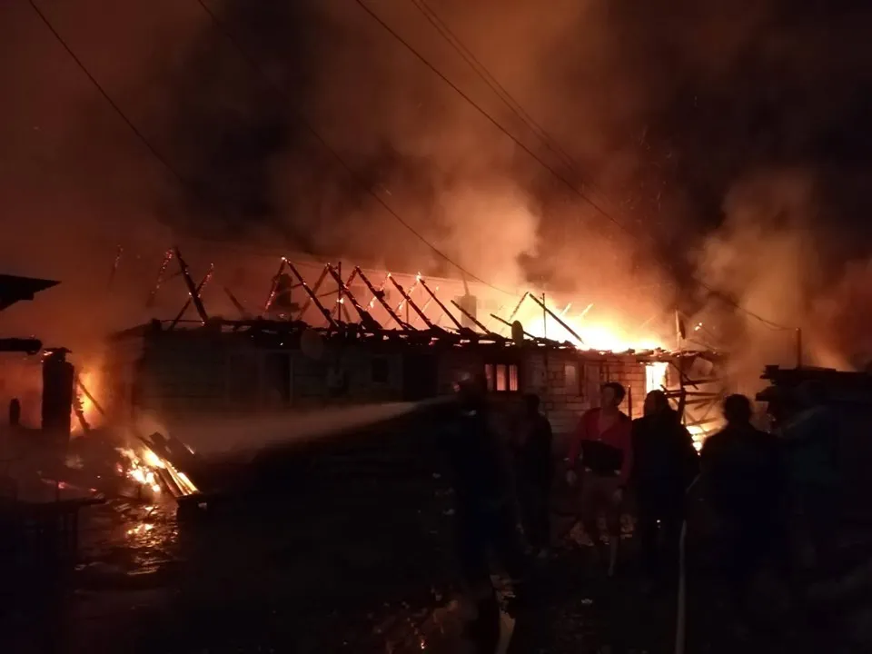 Noapte de coșmar la Geoagiu! Un bărbat a murit într-un incendiu devastator