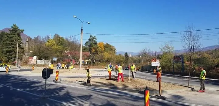 Se lucreaz[ intens la sensul giratoriu de pe DN66