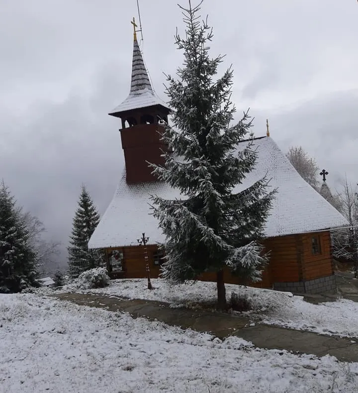 FOTO: A nins în munte