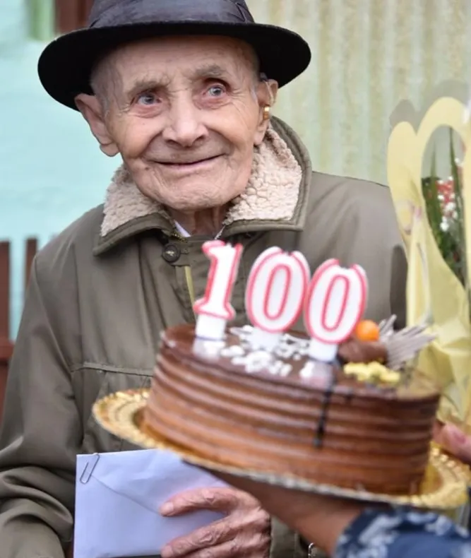 Veteran de război, sărbătorit la împlinirea unui secol de viaţă