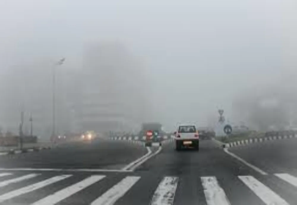 Avertizare Infotrafic: vizibilitate redusă în trafic din cauza ceții dense