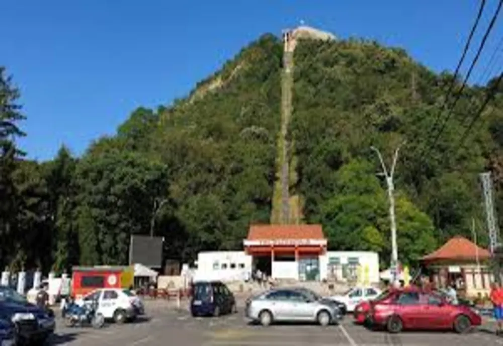 Telecabina care facilitează accesul pe Cetatea Deva va fi oprită luni, 13 ianuarie 2020