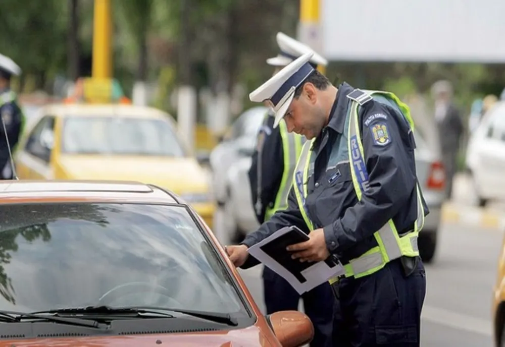 A vrut să învețe să conducă fără instructor. În loc de carnet, s-a ales cu dosar penal
