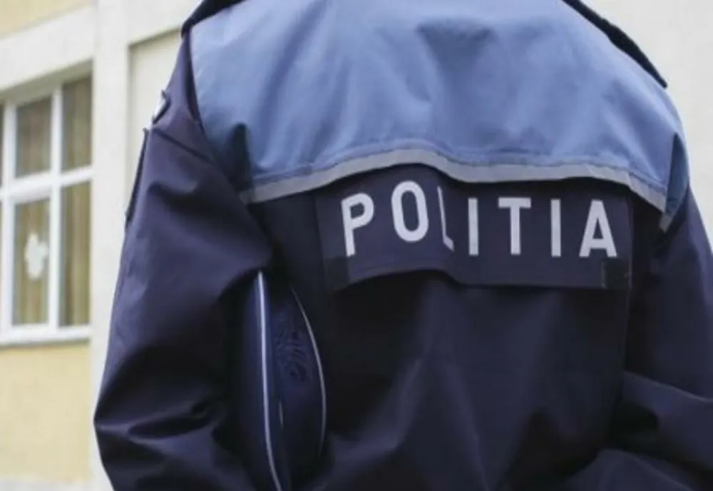 Sechestrată în apartament și cu telefonul confiscat