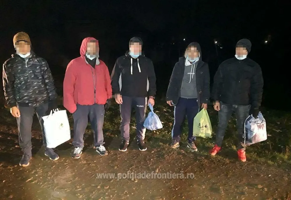 Migranții au ocupat două parcări de pe autostrada A1