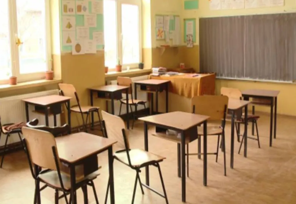 Aproape 58% dintre şcolile din Hunedoara au început cursurile cu prezenţă fizică la ore