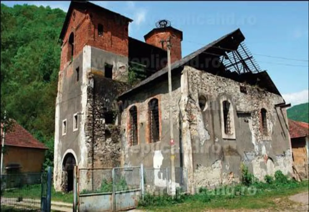 Clădire UNICĂ în România, lăsată în paragină, din lipsa fondurilor. Ce ȘANSE sunt să fie renovată