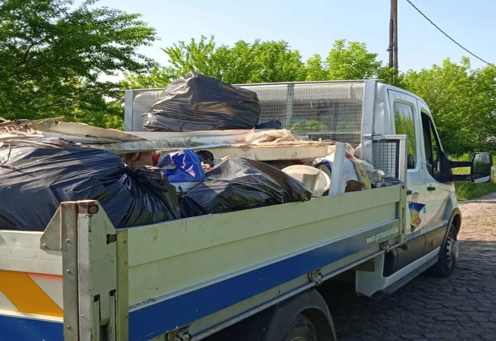 Gunoi adunat de pe străzi de cei cu venit minim garantat